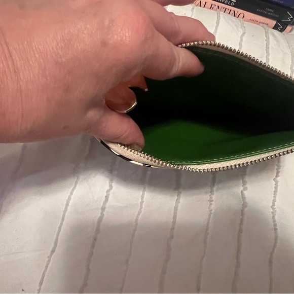 Kate Spade NWOT pouch with emerald green inside . - Picture 5 of 5